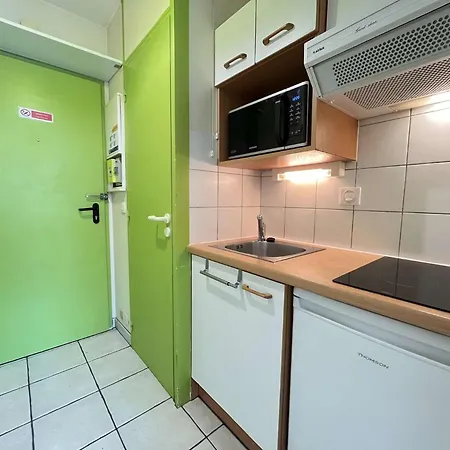 - Lr930-001